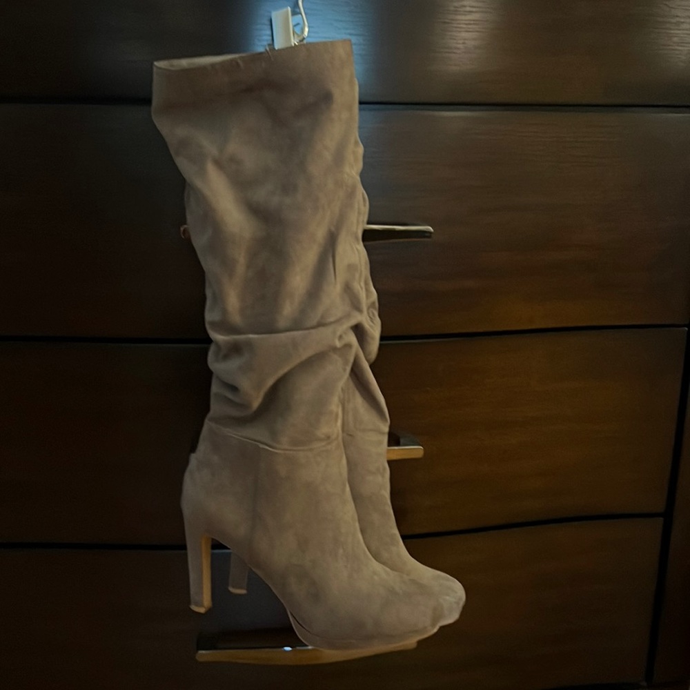 Sexy suede Kelly and Katie boots!